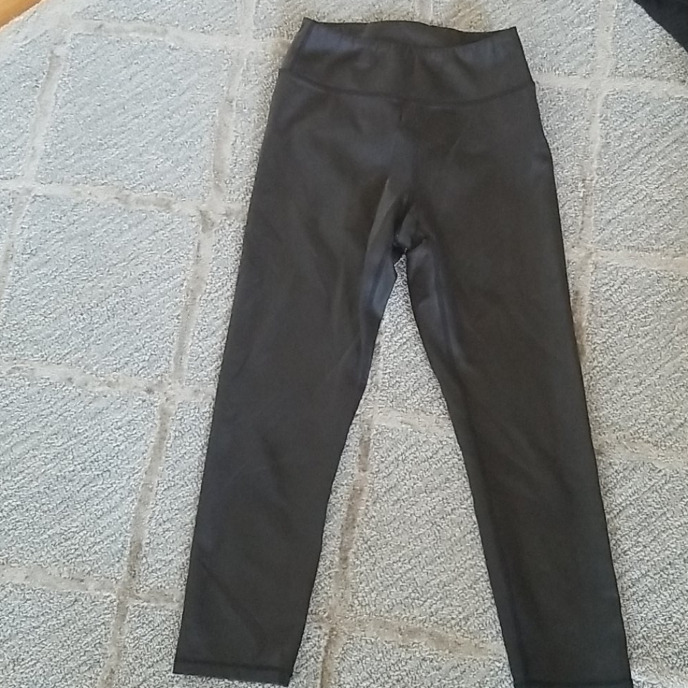 Kendall and Kylie black cropped leggings xxs